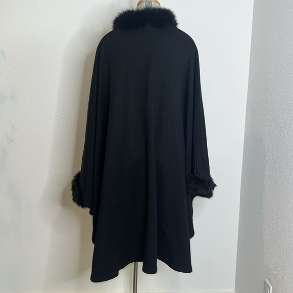 Angel Design by Sabri Ozel Wool Blend  Knit Cape with Faux Fur Trim - Picture 2 of 4